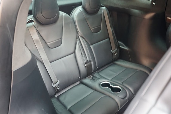Tesla Model X 8 of 16