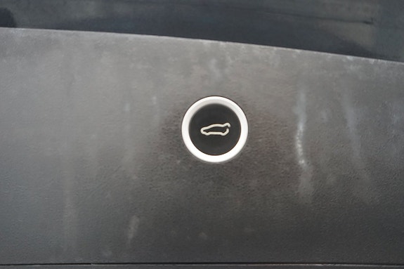 Tesla Model X 15 of 16