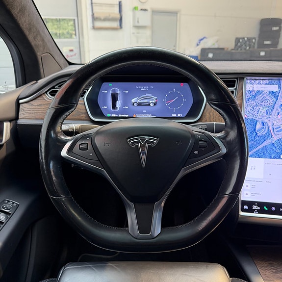 Tesla Model X 10 of 11