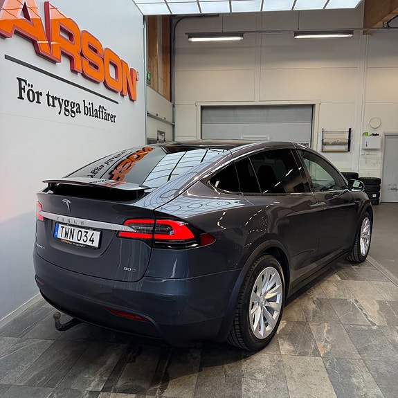 Tesla Model X 4 of 11