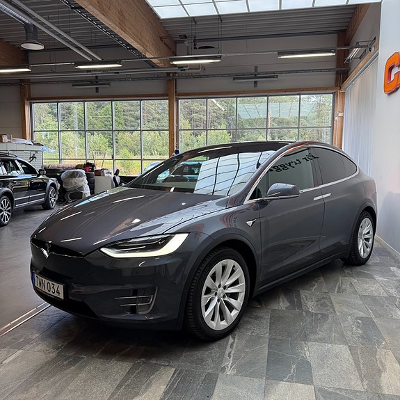 Tesla Model X 5 of 11