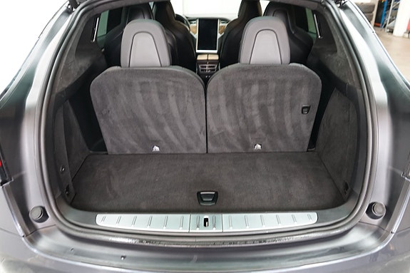 Tesla Model X 10 of 16