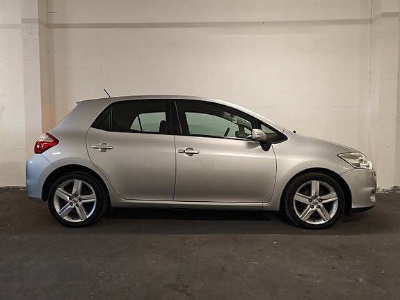 Toyota Auris 13 of 18
