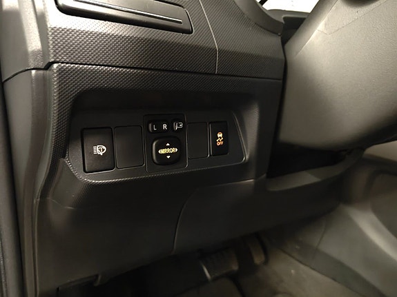 Toyota Auris 5 of 5