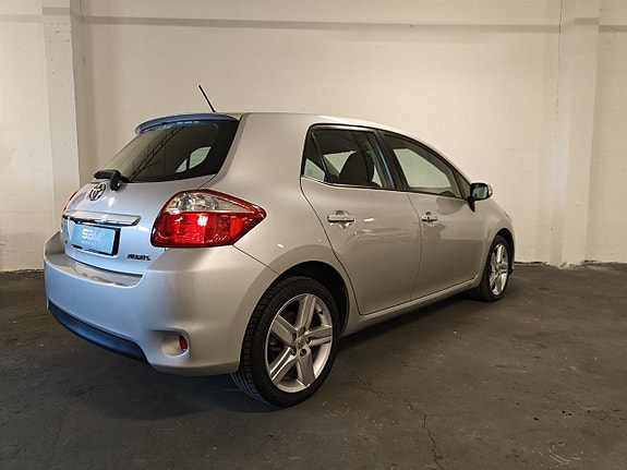 Toyota Auris 12 of 18