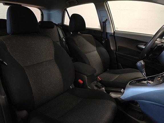 Toyota Auris 15 of 18