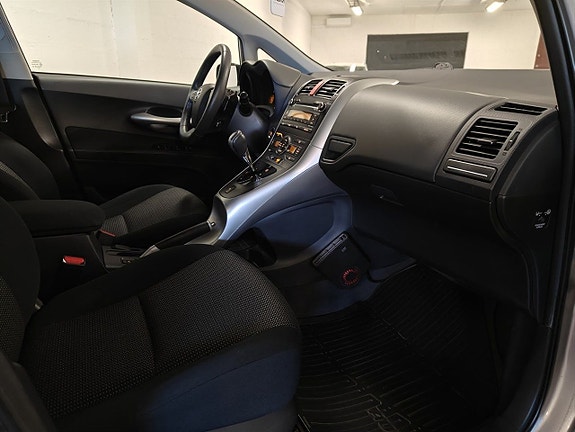 Toyota Auris 14 of 18