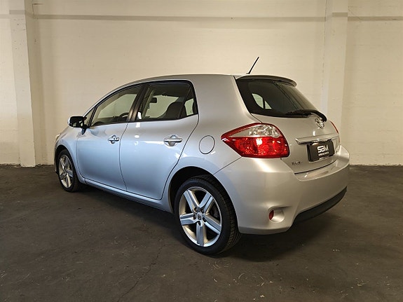 Toyota Auris 11 of 18