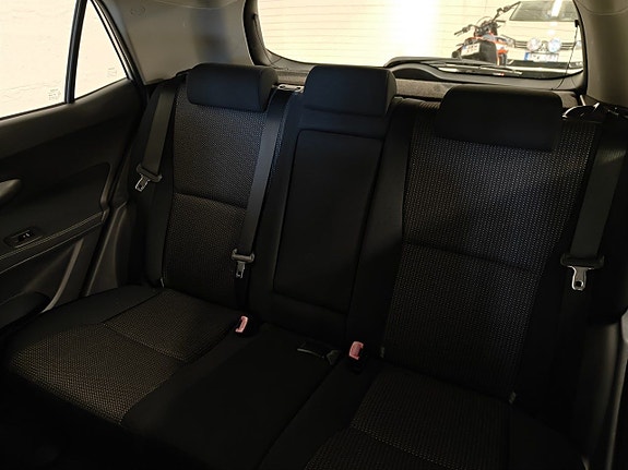 Toyota Auris 9 of 18