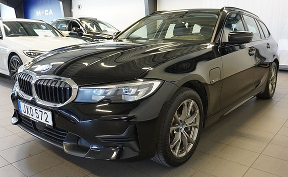BMW 330e 5 of 5
