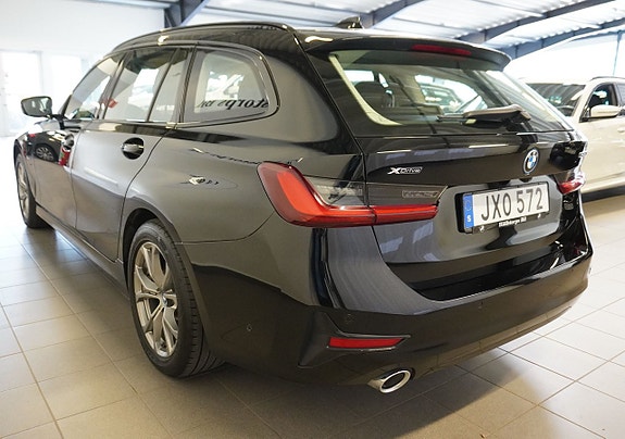 BMW 330e 4 of 5