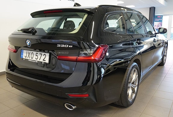 BMW 330e 3 of 5