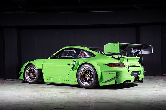 Porsche 911 4 of 5