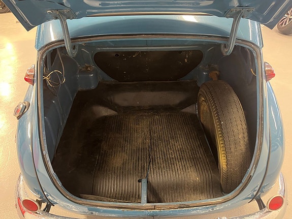 Volvo PV 8 of 17