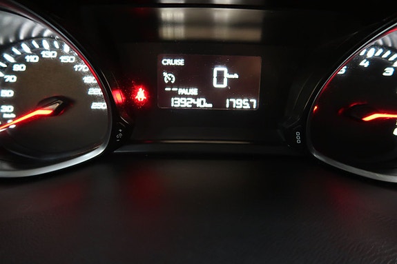 Peugeot 308 SW 10 of 17