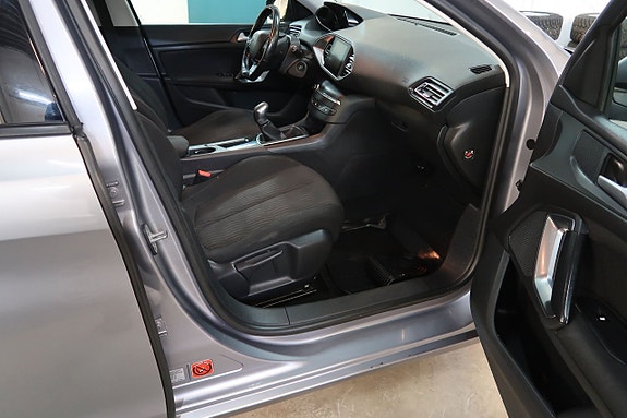 Peugeot 308 SW 16 of 17