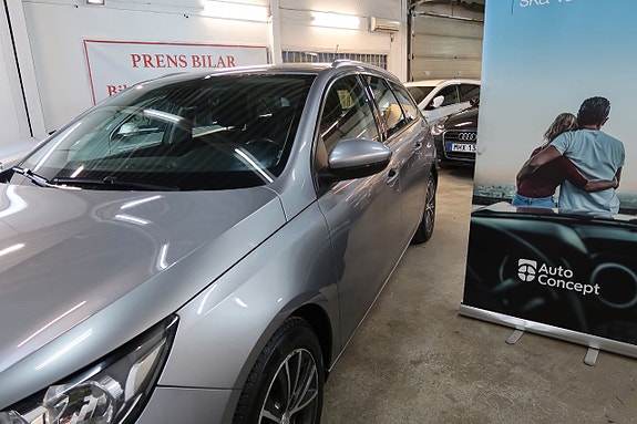 Peugeot 308 SW 2 of 17