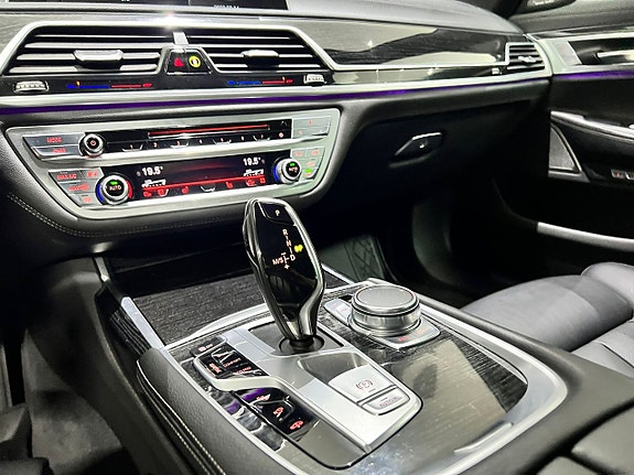 BMW 730 21 of 25