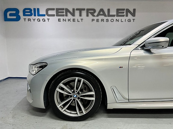 BMW 730 12 of 25