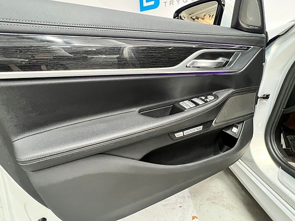 BMW 730 13 of 25