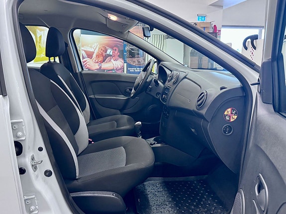 Dacia Logan 8 of 12