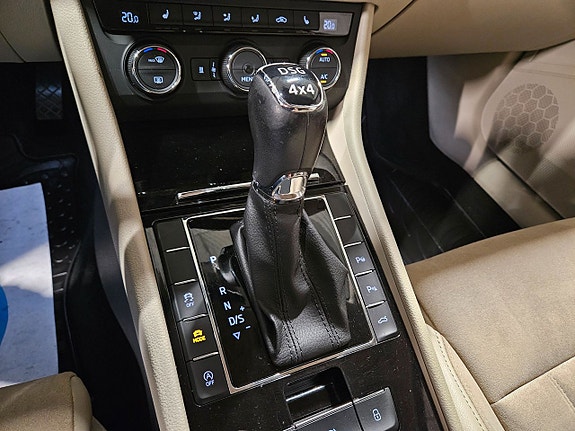 Skoda Superb 9 of 12