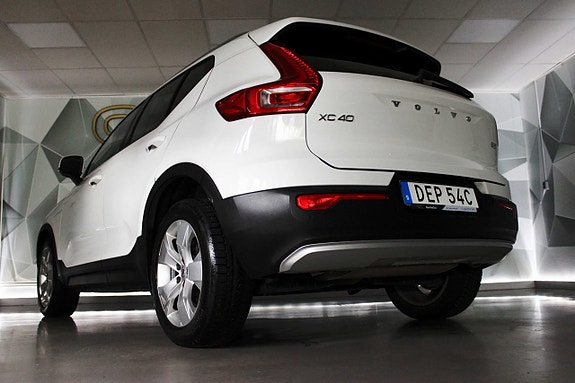 Volvo XC40 7 of 26