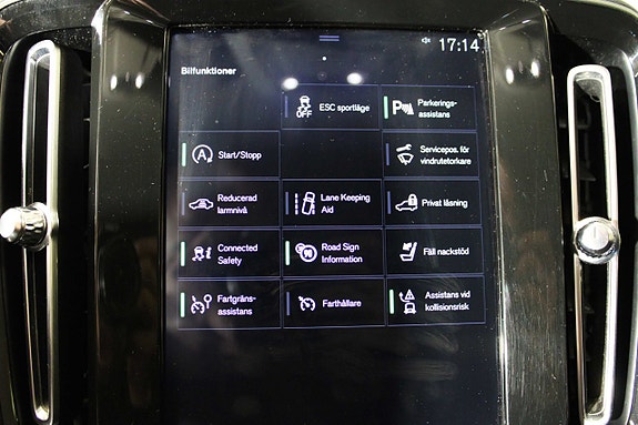 Volvo XC40 16 of 26