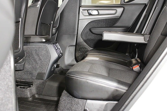 Volvo XC40 14 of 26