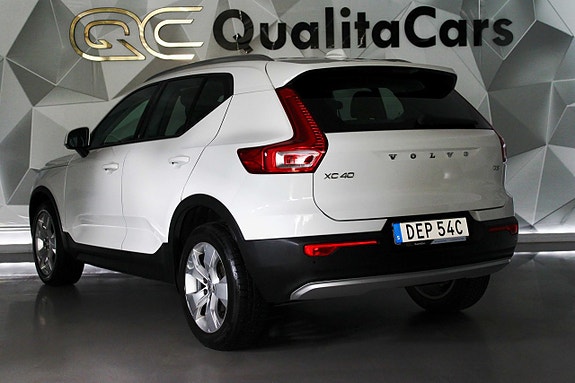 Volvo XC40 3 of 5