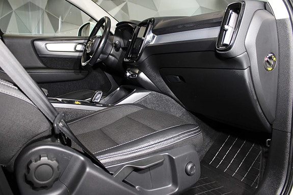 Volvo XC40 13 of 26