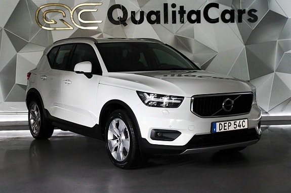 Volvo XC40 2 of 5