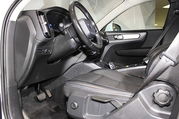 Volvo XC40 12 of 26