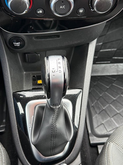 Renault Clio 13 of 17