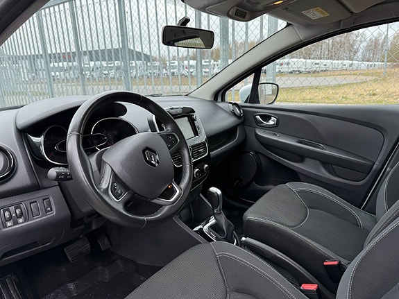 Renault Clio 11 of 17