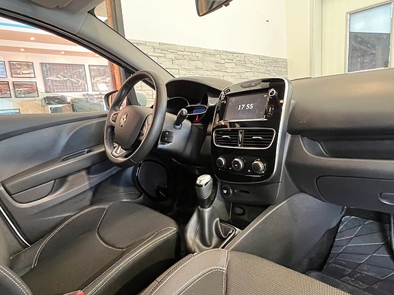 Renault Clio 10 of 17