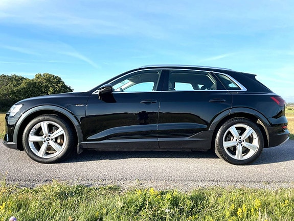 Audi e-tron 9 of 9