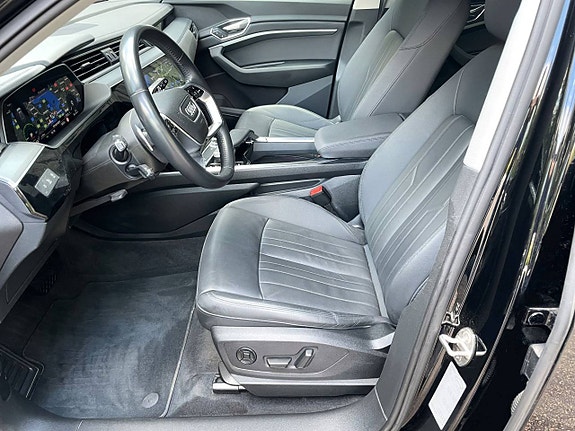 Audi e-tron 6 of 9