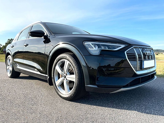 Audi e-tron 4 of 9