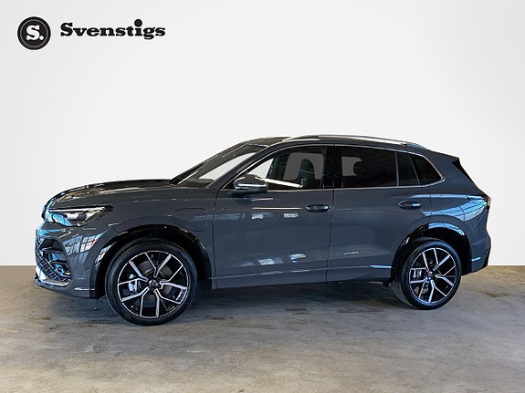 Volkswagen Tiguan 2 of 12