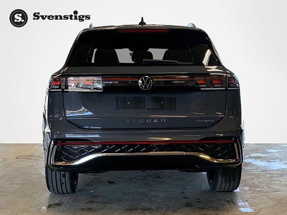 Volkswagen Tiguan 4 of 12