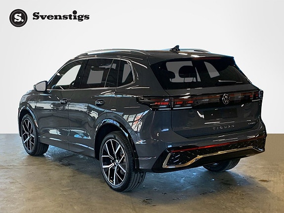 Volkswagen Tiguan 3 of 12
