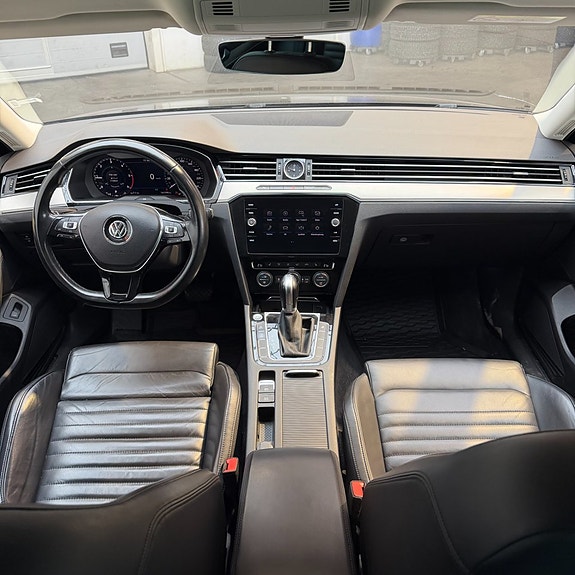Volkswagen Passat 9 of 13