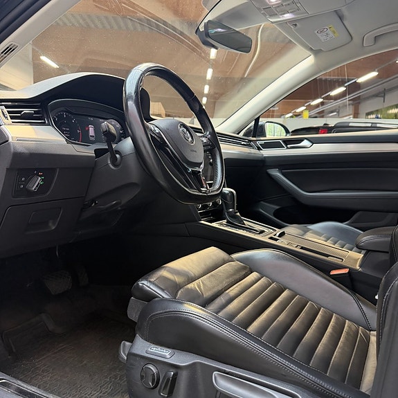 Volkswagen Passat 8 of 13