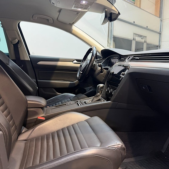 Volkswagen Passat 11 of 13