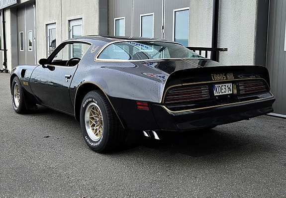 Pontiac Firebird 7 of 18