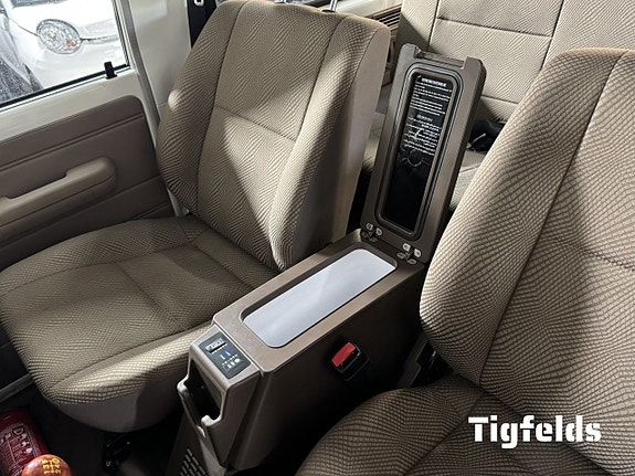 Toyota Land Cruiser 13 of 15