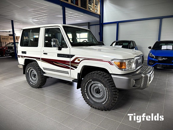 Toyota Land Cruiser 2 of 5