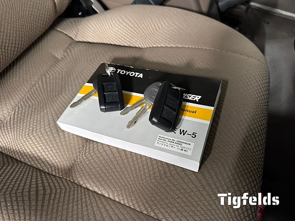 Toyota Land Cruiser 15 of 15