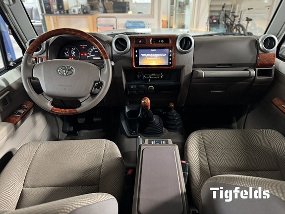 Toyota Land Cruiser 10 of 15